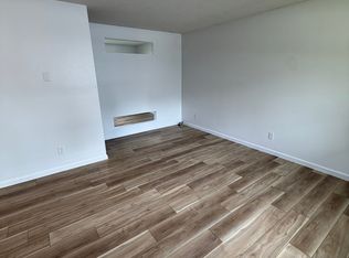 112 W 1st St #1, Pella, IA 50219