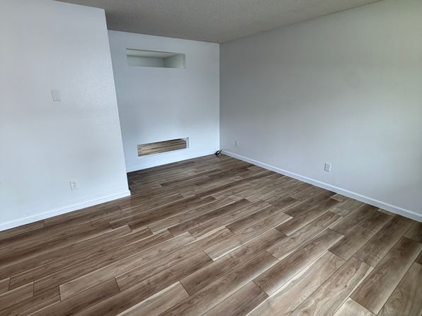 112 W 1st St #1