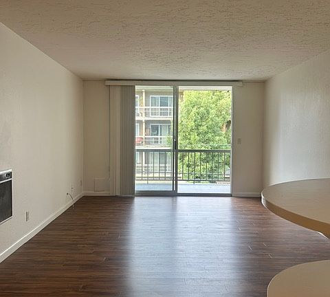 4th image of 250 Whitmore St APT 301