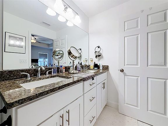 3rd image of 628 Marion Oaks Trl