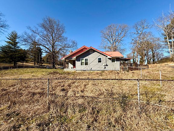 2nd image of 180 E Circle Dr