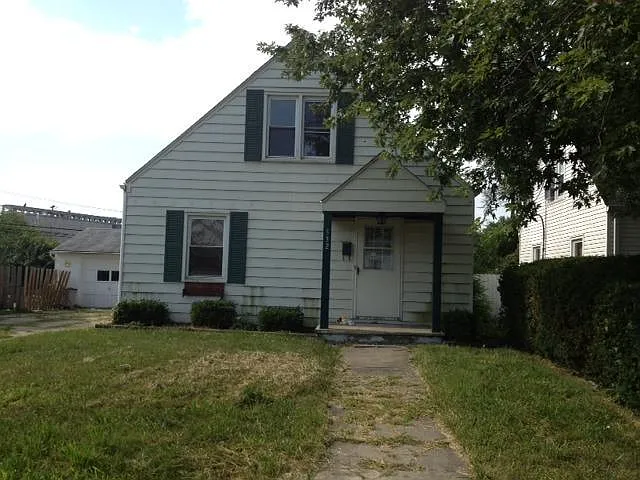 332 Mann Ave photo 1