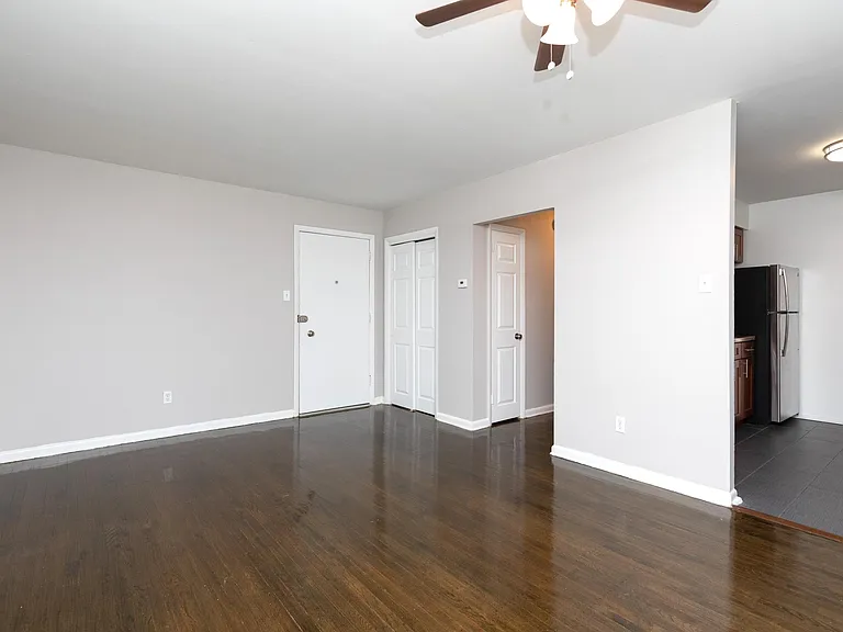 31 W Allens Ln — Photo 5