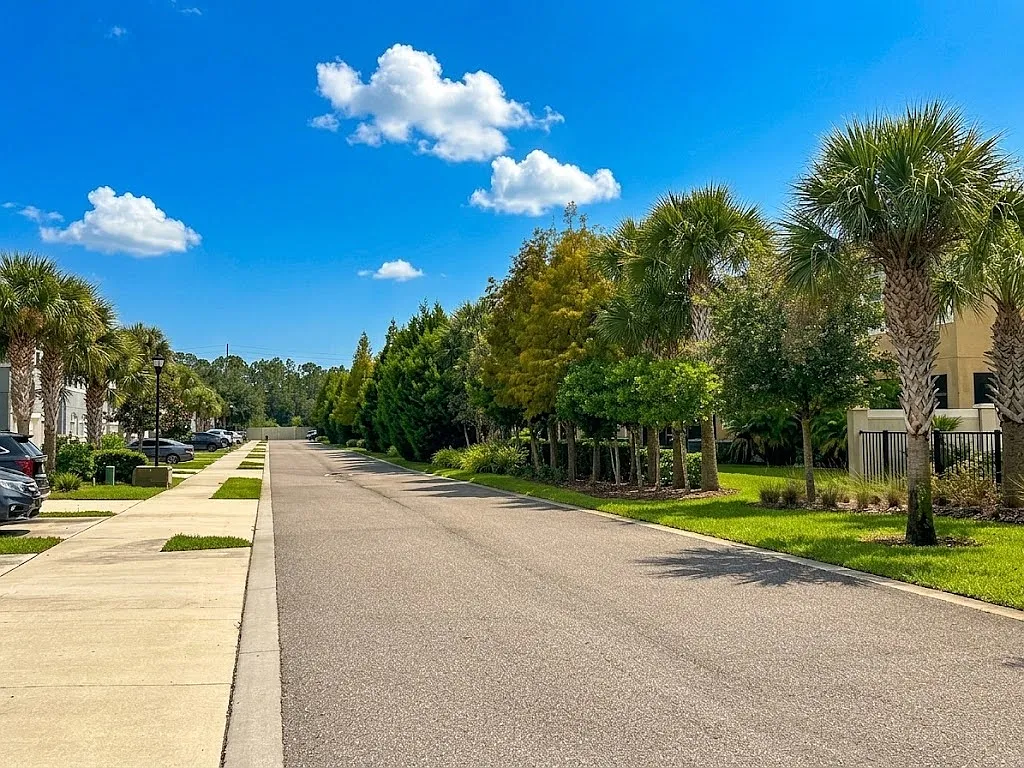 3 bed, 2.5 bath, 1961 sqft, $2,445 — Photo 2