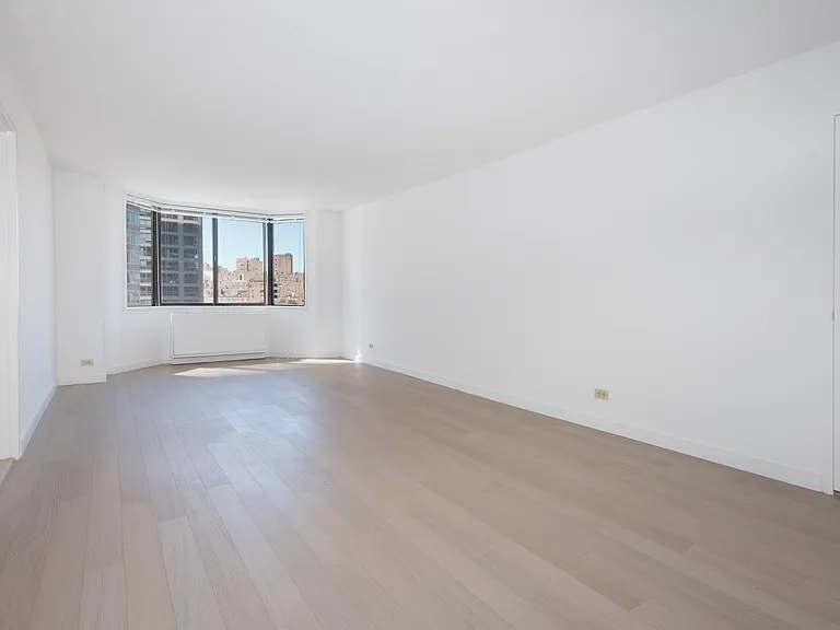 429 E 52nd St #10B — Photo 6