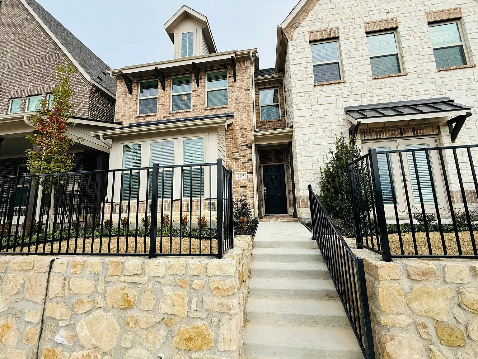 4 bed, 3.5 bath, 2192 sqft, $3,200 — Photo 2
