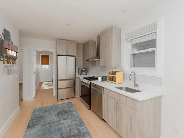 203 Pearsall Avenue image 6 of 35