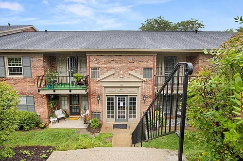 920 Margarite Dr #D Photo 1