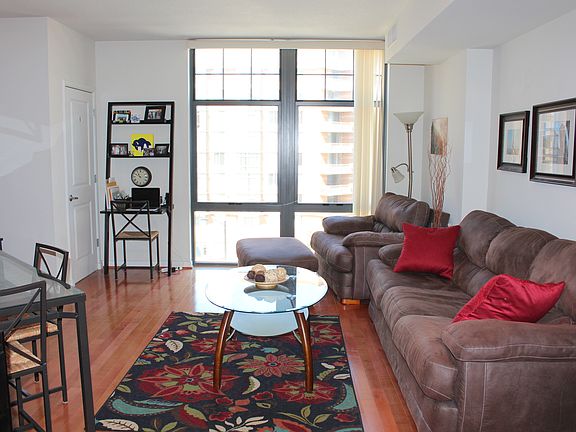 3rd image of 1021 N Garfield St APT 644