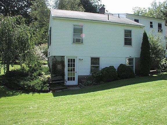 Walk out guest quarters