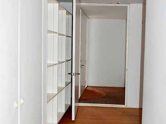4th image of 355 Rock Creek Ct