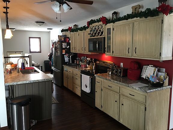 4th image of 707 Central St