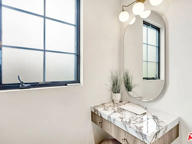 652 Huntley Dr #102 — Photo 29