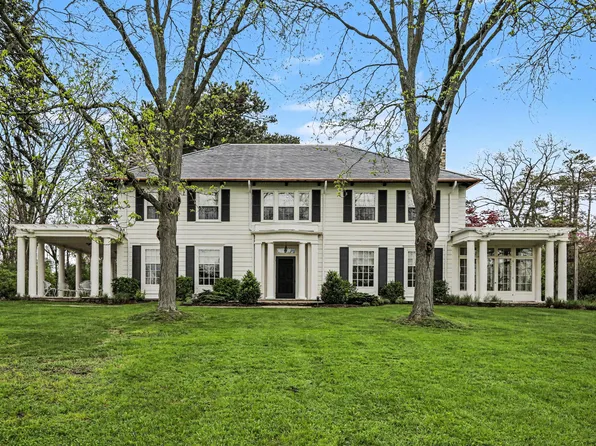 3215 W Dobson Pl, Ann Arbor, MI 48105