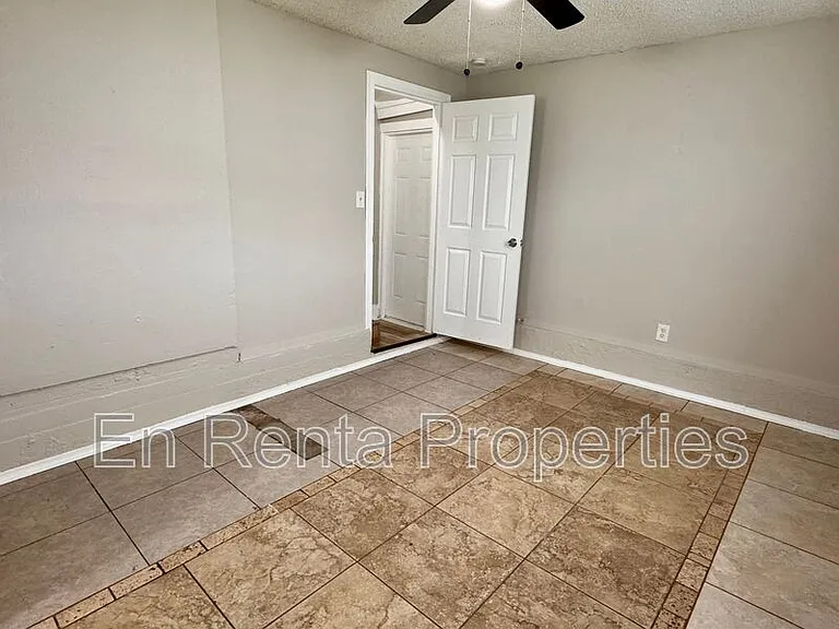 601 W Beach St — Photo 18