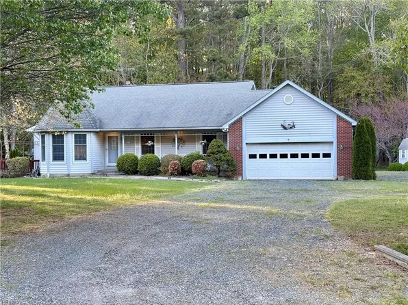 5076 Peaceful Lakes Dr, Exmore, VA 23350