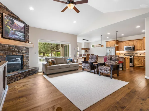 205 Vista Rim Dr, Redmond, OR 97756