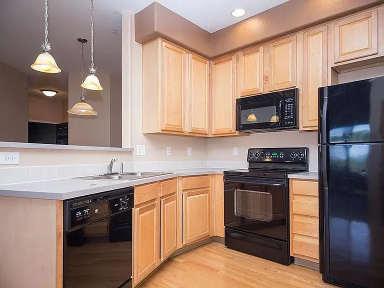 5220 Boardwalk Dr #F33 — Photo 9