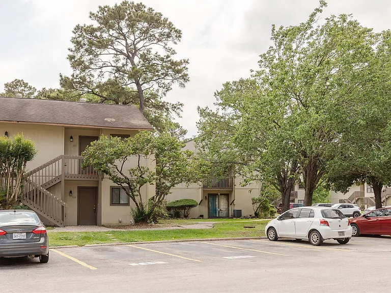 15919 Golf Club Dr #111 — Photo 22