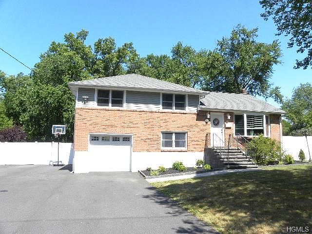 1st image of 11 Brookside Dr