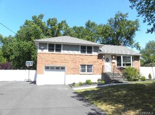11 Brookside Dr, Nanuet, NY 10954
