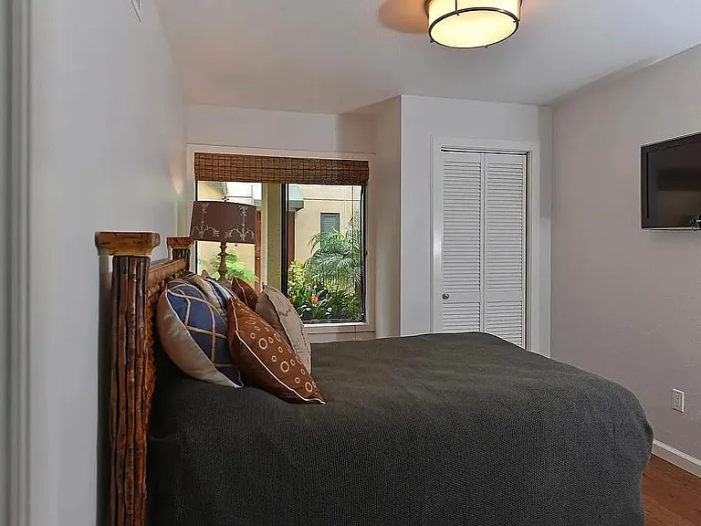 8132 Camino Del Sol #F — Photo 19