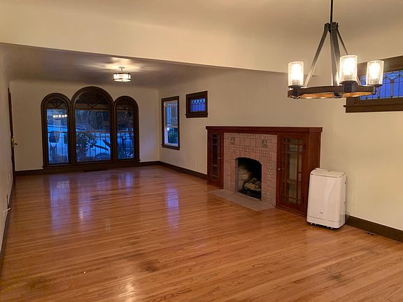 2nd image of 2954 Columbia St