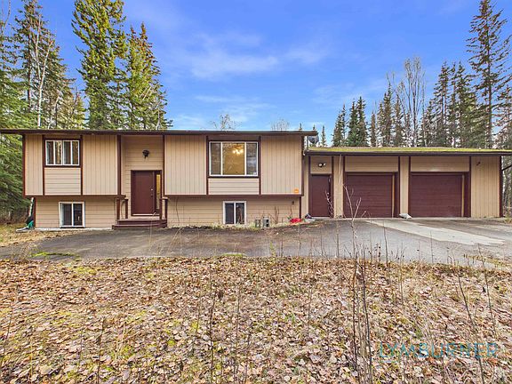 2nd image of 3025 Victoria Cir