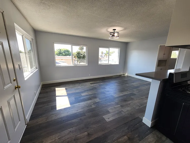 1123 E Hellman St #7 — Photo 4