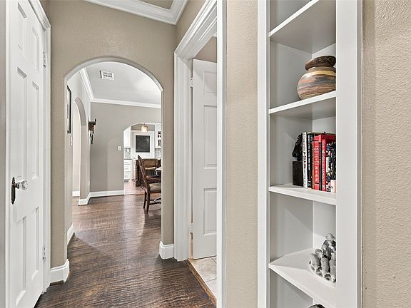 4th image of 9807 Redondo Dr