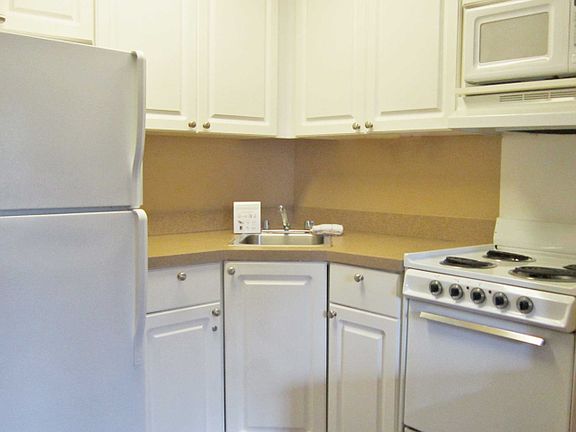 3rd image of 6189 San Ignacio Ave #Studiob