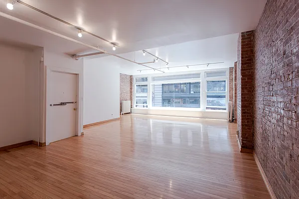 Rented by Warren T Real Estate Corp. | media 8