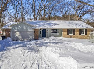 651 Leighton Rd, Waupaca, WI 54981