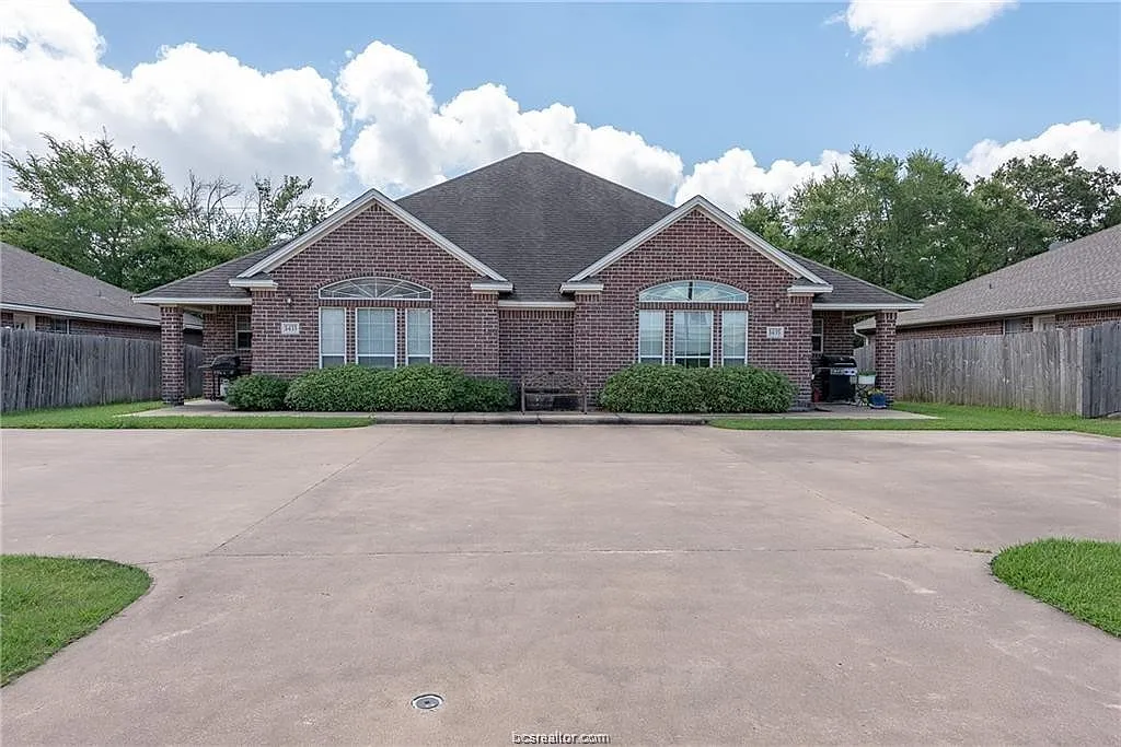 1433 Western Oaks — Photo 1
