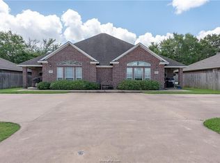 1433 Western Oaks Ct, Bryan, TX 77807