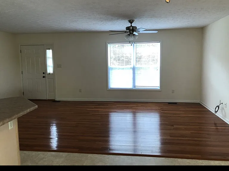 1013 Oakville Ln — Photo 6
