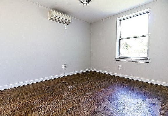 4th image of 272 Jefferson St #1G