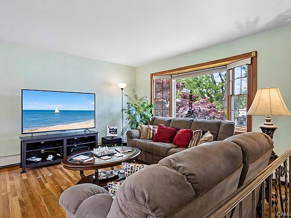 5th image of 181 Emerson Avenue