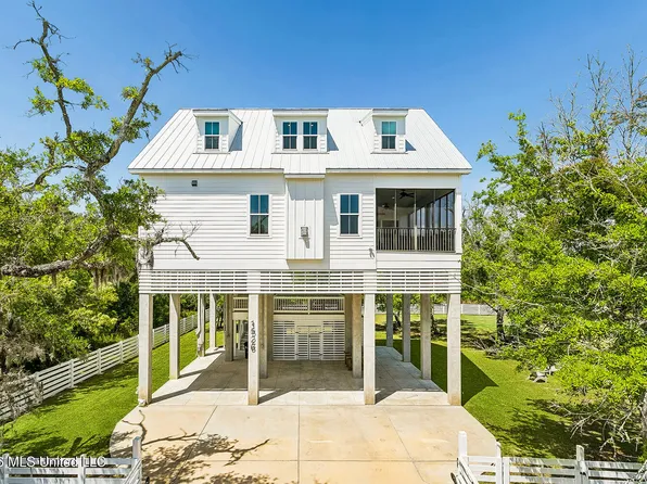 1526 Dunbar Ave, Bay Saint Louis, MS 39520