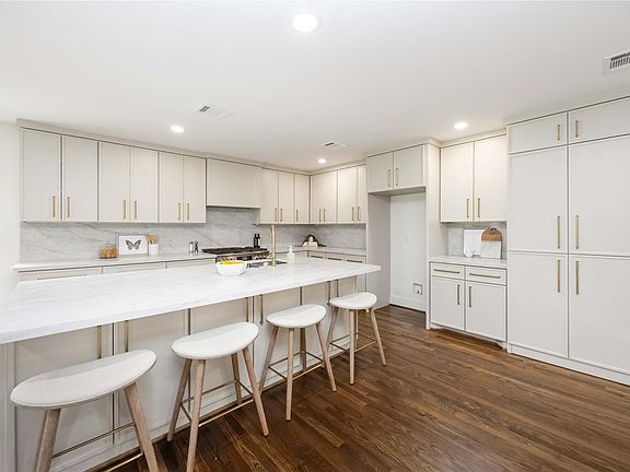 5th image of 3214 Prospect St