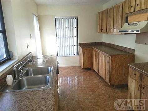 4th image of 5406 Mirror Lakes Blvd
