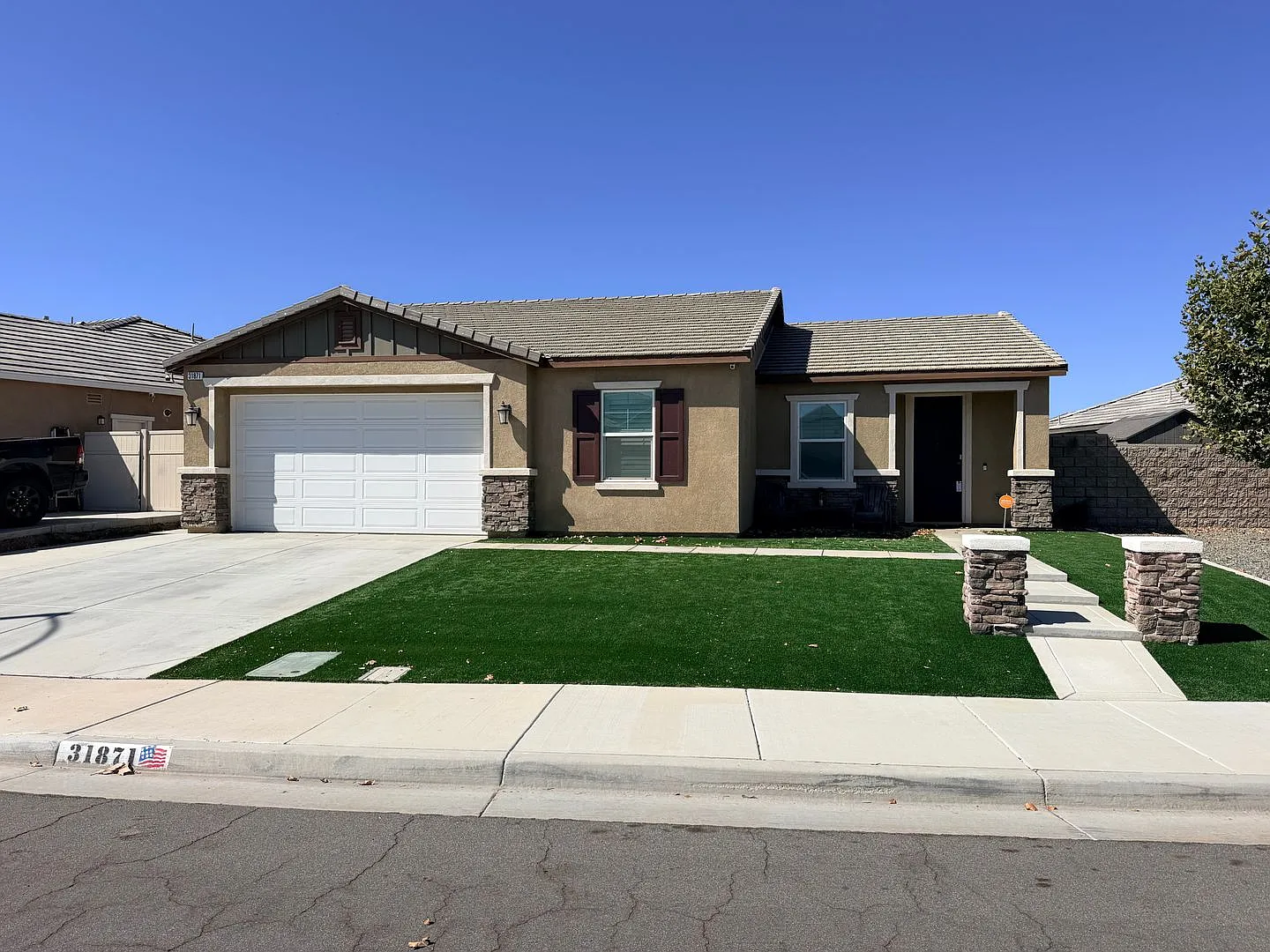 Modern Single-Story 4-Bedroom Home in Menifee — Photo 2