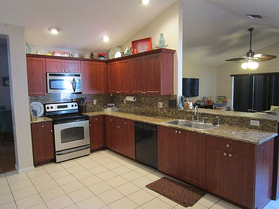 4th image of 3712 SW Woodbriar Ln