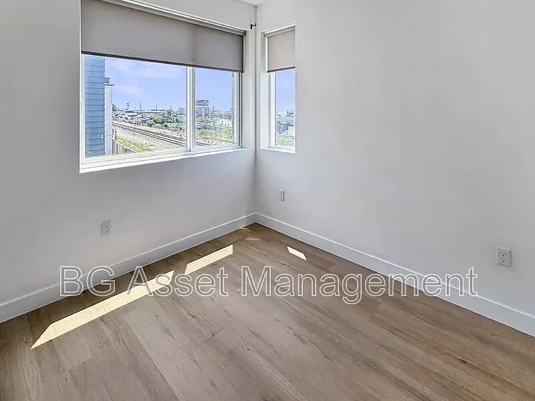 3909 Wattling St — Photo 23