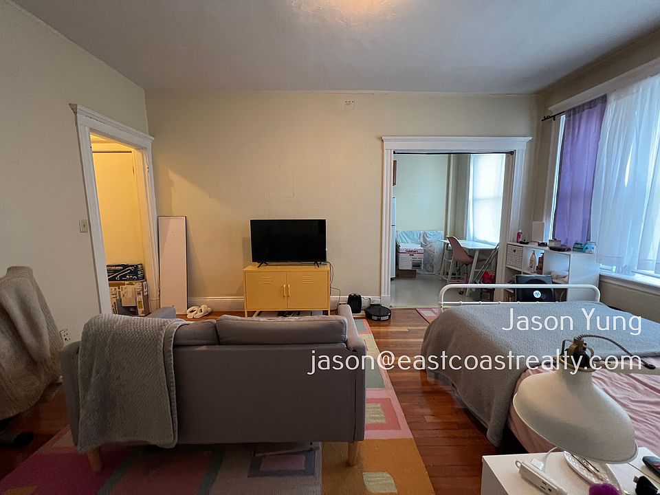1st image of 233 Kelton St APT 4