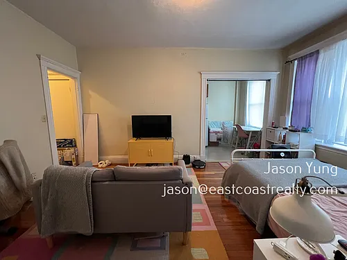 233 Kelton St Photo 1