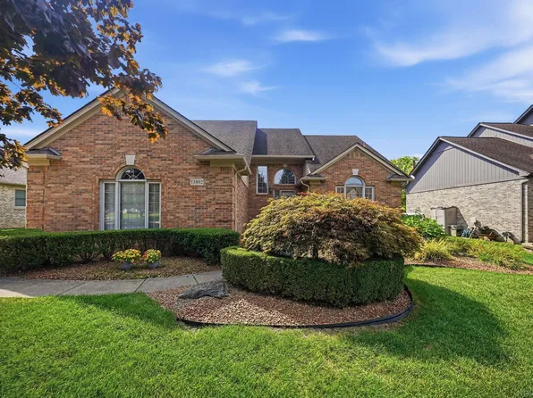 13892 Quill Dr, Shelby Township, MI 48315