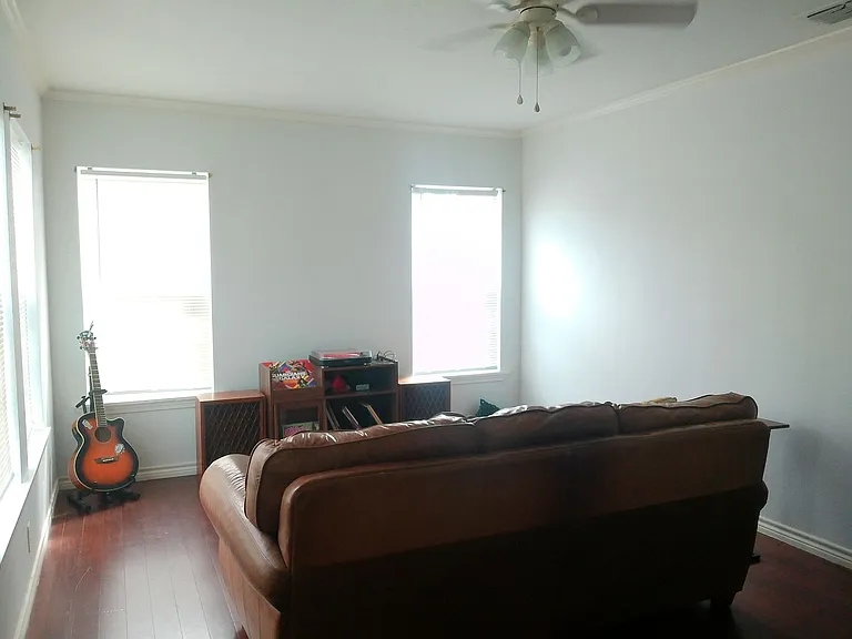 410 Indiana Ave — Photo 2