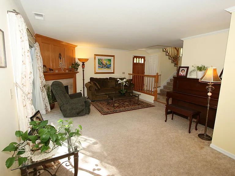 1242 Monte Dr — Photo 3