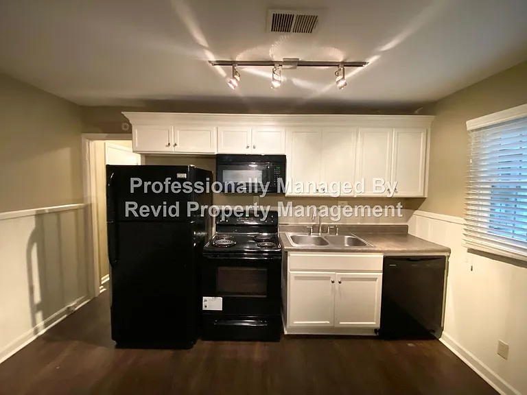 Quaint 1 Bed/1 Bath Apartment — Photo 15